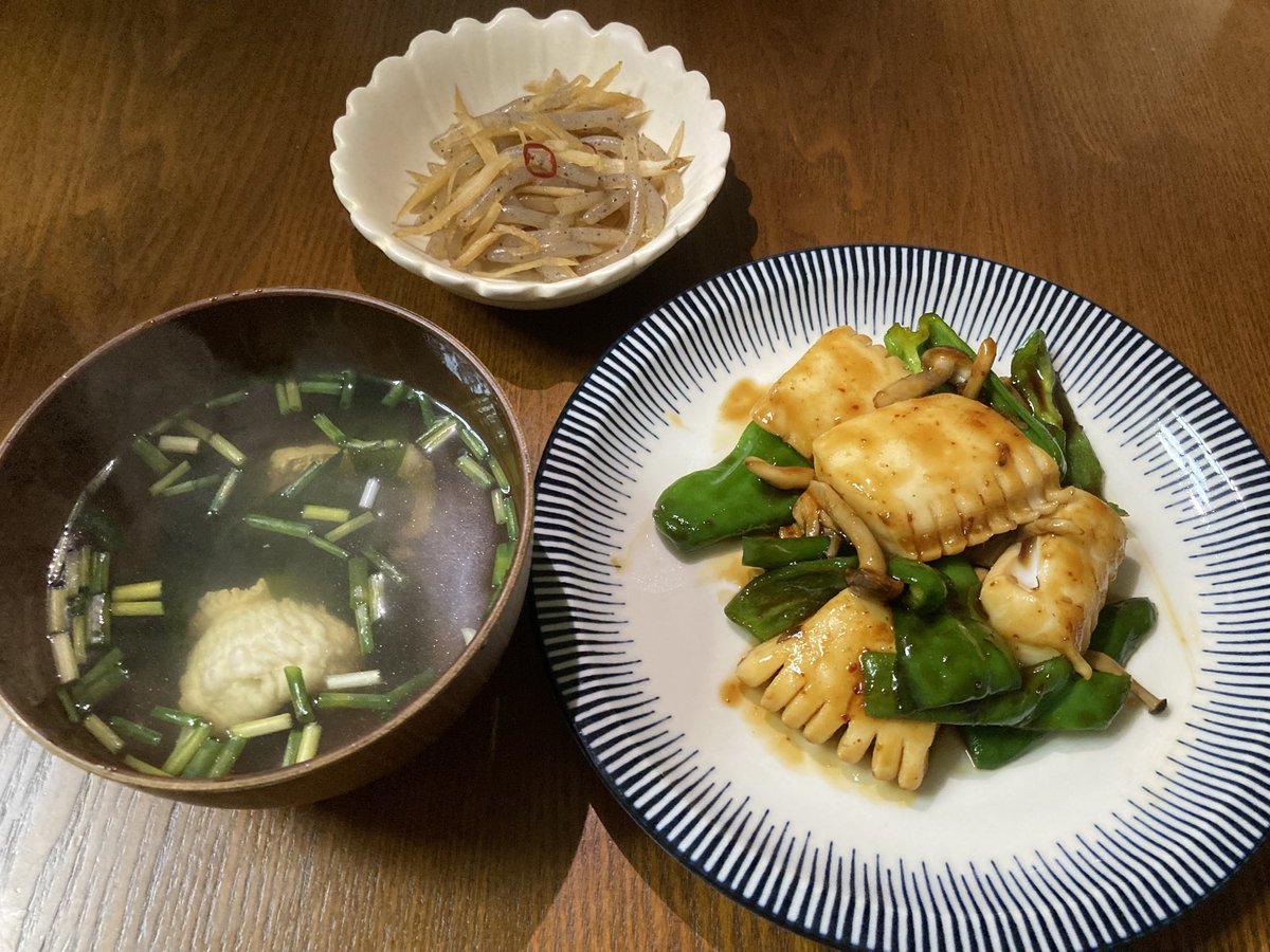 abu_harooo's tweet photo. 今週の晩ごはんいろいろ🍽

イカのオイスター
タラコpasta
カレー
うなしらす丼

タンパク質を意識して作ってるけど…
腹ぺこ状態で作るから炭水化物もしっかり多め😂

 #晩ごはん https://t.co/GyjAsKuUcO