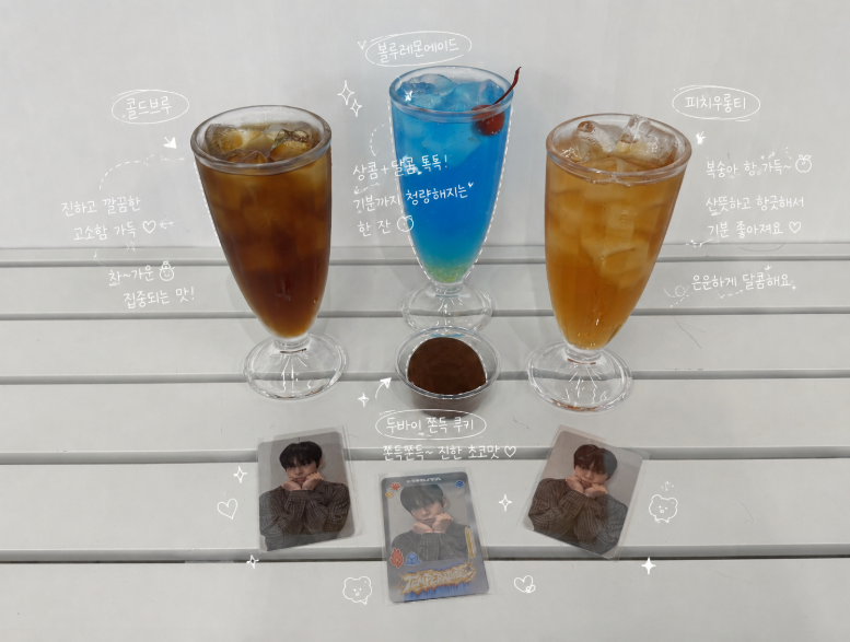 Ktown4u_coex's tweet photo. 이민혁 (HUTA) - SINGLE ALBUM [TEMPERATURE]
#케타포코엑스 POP-UP STORE DAY 3🔥

･ ﾟ ₊ ﾟ+ ♡ ♡ ᕬ ᕬ ♡ ♡ ･₊ + . ﾟ
    + ･ﾟ + ♡ ( ⌯′-′⌯) ♡ + ･₊ ﾟ .･
┏━ ʚෆɞ ━━━ U U━━ ʚෆɞ ━┓
♡₊˚  𝗦𝗽𝗲𝗰𝗶𝗮𝗹 𝗠𝗲𝗻𝘂 𝗙𝗼𝗿 𝗠𝗲𝗹𝗼𝗱𝘆・₊✧
┗━ ʚෆɞ ━━━━━━━ ʚෆɞ ━┛

아직 #케타포코엑스_이민혁팝업스토어 에
방문하지 못한 멜로디 주목.ᐟ🚨 주목.ᐟ🚨

요즘 같이 덥고 비오는 날씨에는 시원하고 청량한 스페셜 음료와 함께
#케타포코엑스 에서 즐거운 주말 보내세요🩵

#비투비 #BTOB
#이민혁 #LEEMINHYUK
#허타 #HUTA
#TEMPERATURE
