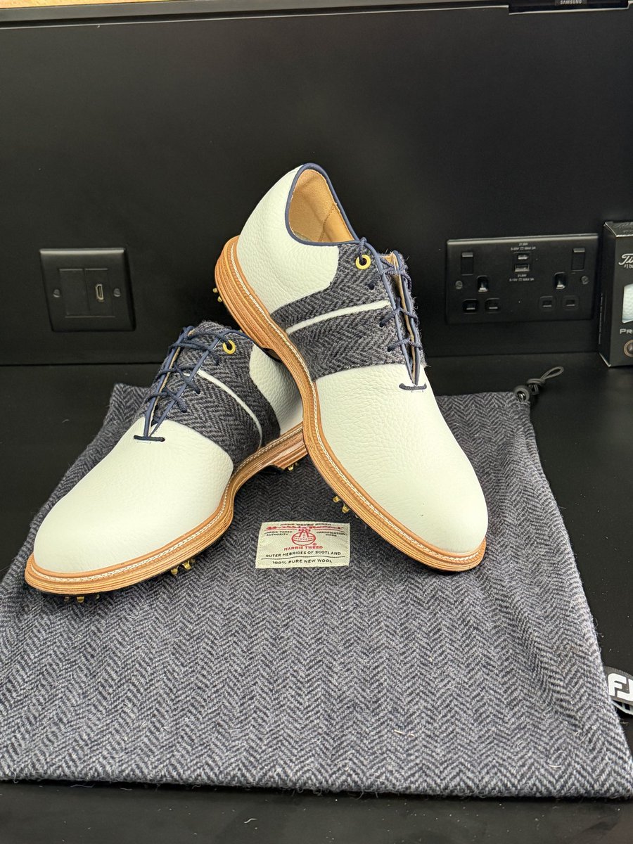 SBennettGolf's tweet photo. It’s staggering to witness the incredible service &amp; detail @TitleistEurope provides to the players in their  state of the art unique Tour van. A real treat to start the day @TheOpen 
A real privilege to be involved within their Ambassadorial programme. 
Thank you #TeamTitleist https://t.co/xZPc2QbGrc