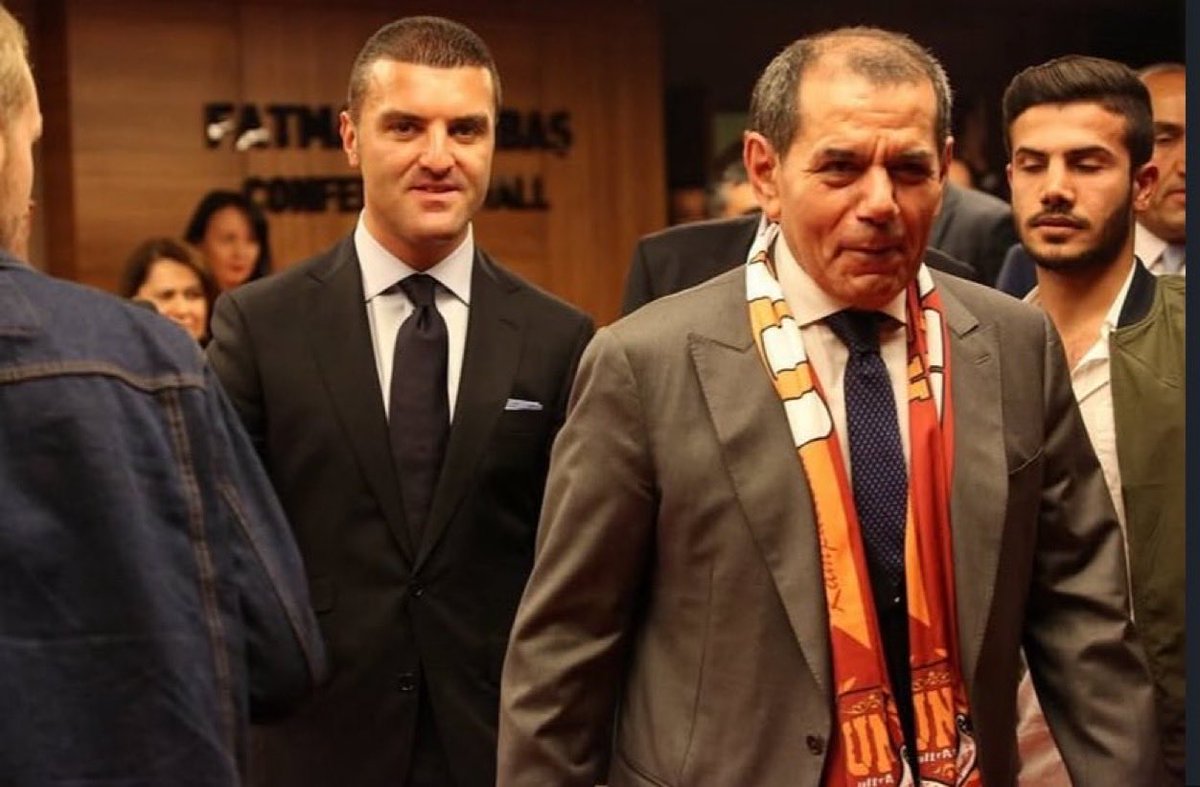 SuperLeakess's tweet photo. 🚨Il est allégué qu’Ömer Sarıgül, membre en exercice du conseil d’administration de Galatasaray, aurait cofondé un site de paris illégaux avec Erkan Kork, présenté comme le financier de plusieurs plateformes de paris illégaux.

On comprend maintenant pourquoi Dursun Özbek s’est empressé d’aller voir Mustafa Sarıgül ?🤡