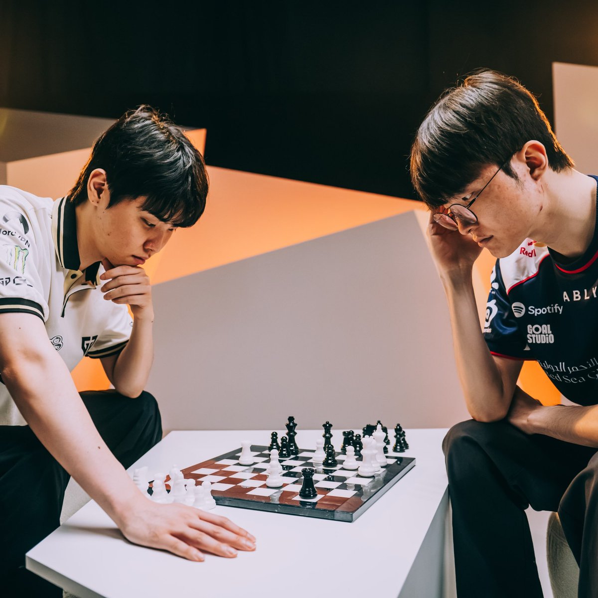 jiyulnim124835's tweet photo. 캬 사진 멋지다 ㅋㅋ
#FAKER #페이커 https://t.co/YMyQHuY0JX