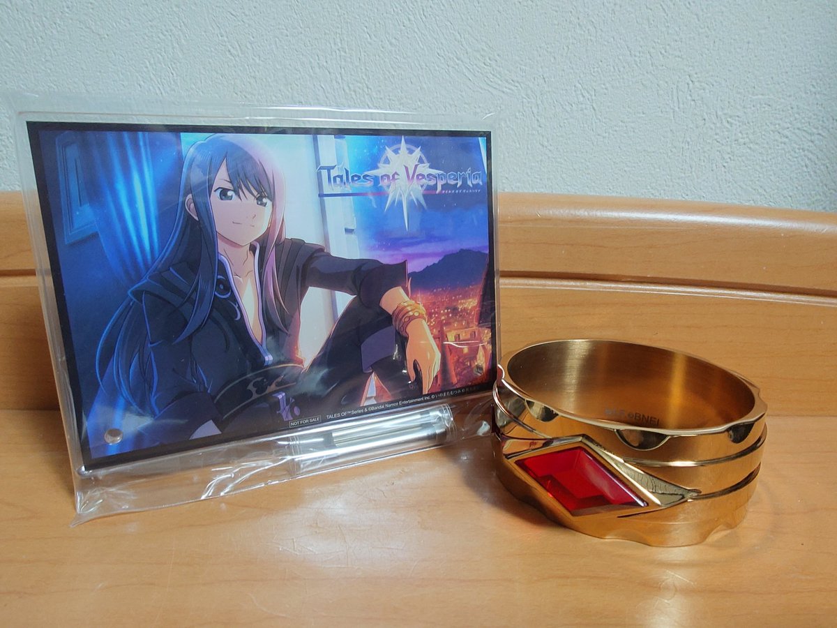 kunoa1215's tweet photo. 武醒魔導器モチーフのバングル届いたー！
カッコイイな〜、腕に着けてみ…入んないわ…
#テイルズ https://t.co/ZIAZQFD2k4