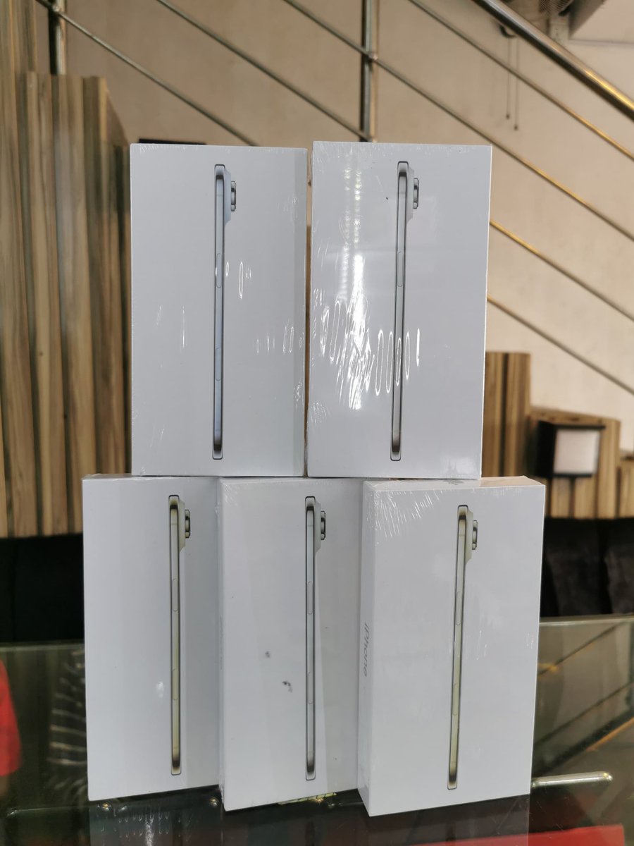 codedeplug's tweet photo. iPhone Air.   256gb 

@

1m300k https://t.co/KT7Qz8F2bG