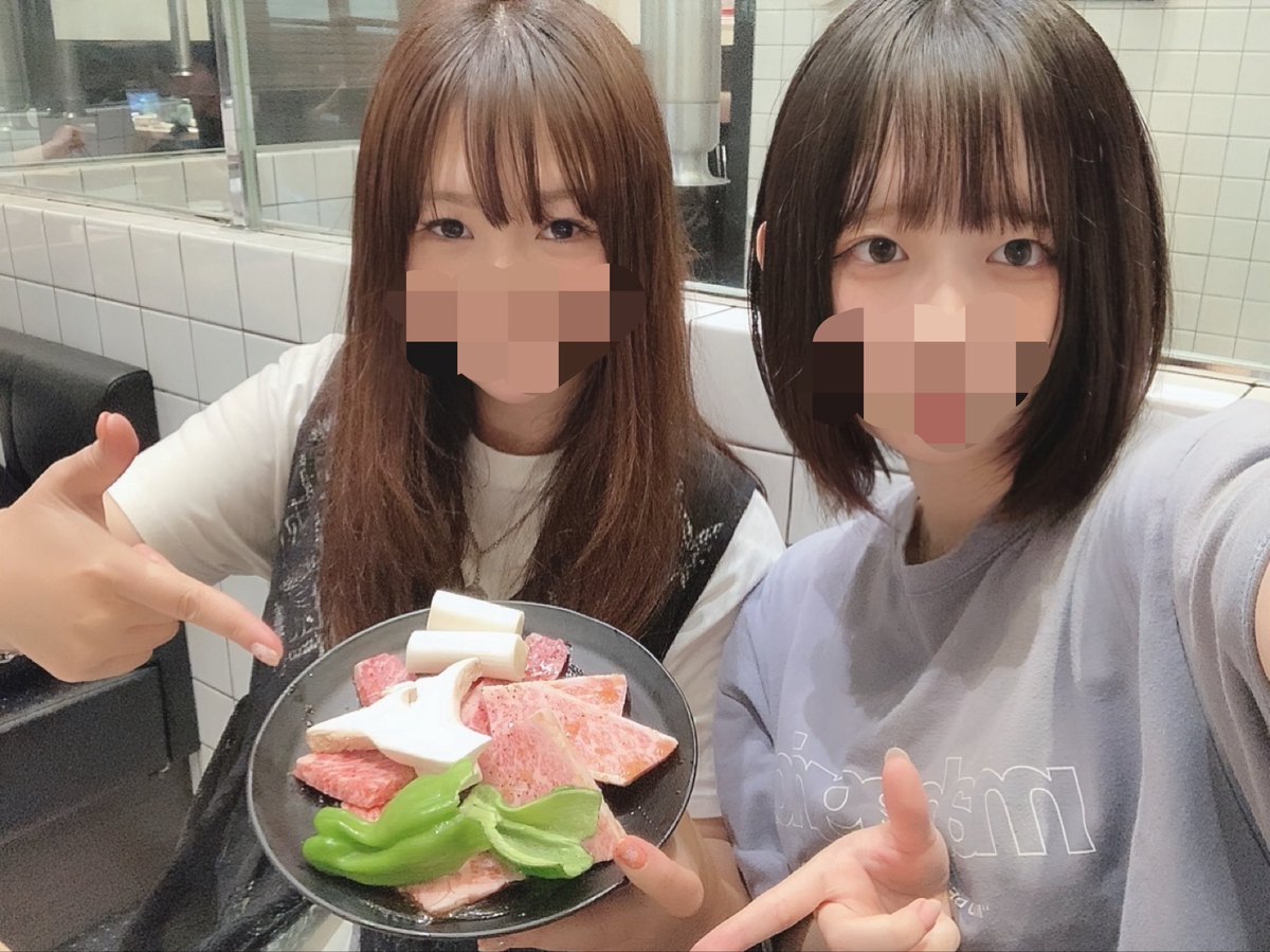 amari__sub's tweet photo. 母と職場の子達 https://t.co/No4fSDKxu5