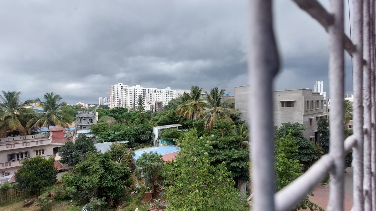 Prajwaldesai588's tweet photo. @namma_vjy Cloudy Weather ⛅️ in Bannerghatta seems like it could rain https://t.co/Kz9gPIrPnU