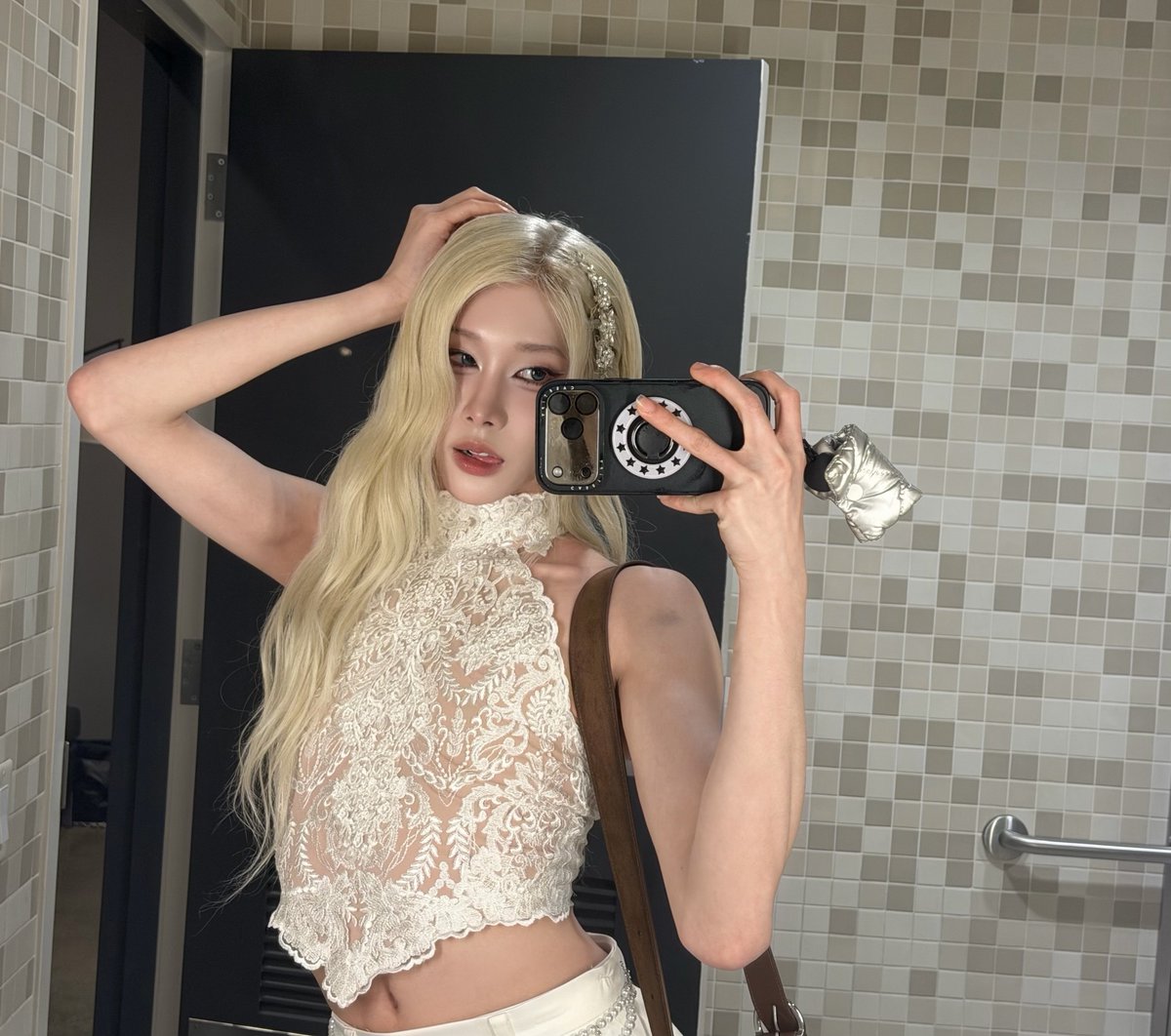 xlovarchive's tweet photo. 🦋 rui on 🫧 (170726) 17h49

*photos*
(in chinese) — rui, did you take the selfie after removing your nails? 🤭
🦋 ㅋㅋㅋ yes! you're very observant,,,!

(in chinese) — beauty, you post a few photos without saying a word — are you trying to tug at my heartstrings?
🦋 😏

(in chinese) — was this taken in the bathroom? 🤣🤣🤣
🦋 hahaha yes

(in chinese) — this time you're cinderella! are your glass slippers still here?
🦋 one is still here!

— taking selfies in the bathroom is so me ㅋㅋ
🦋 it always comes out pretty!!