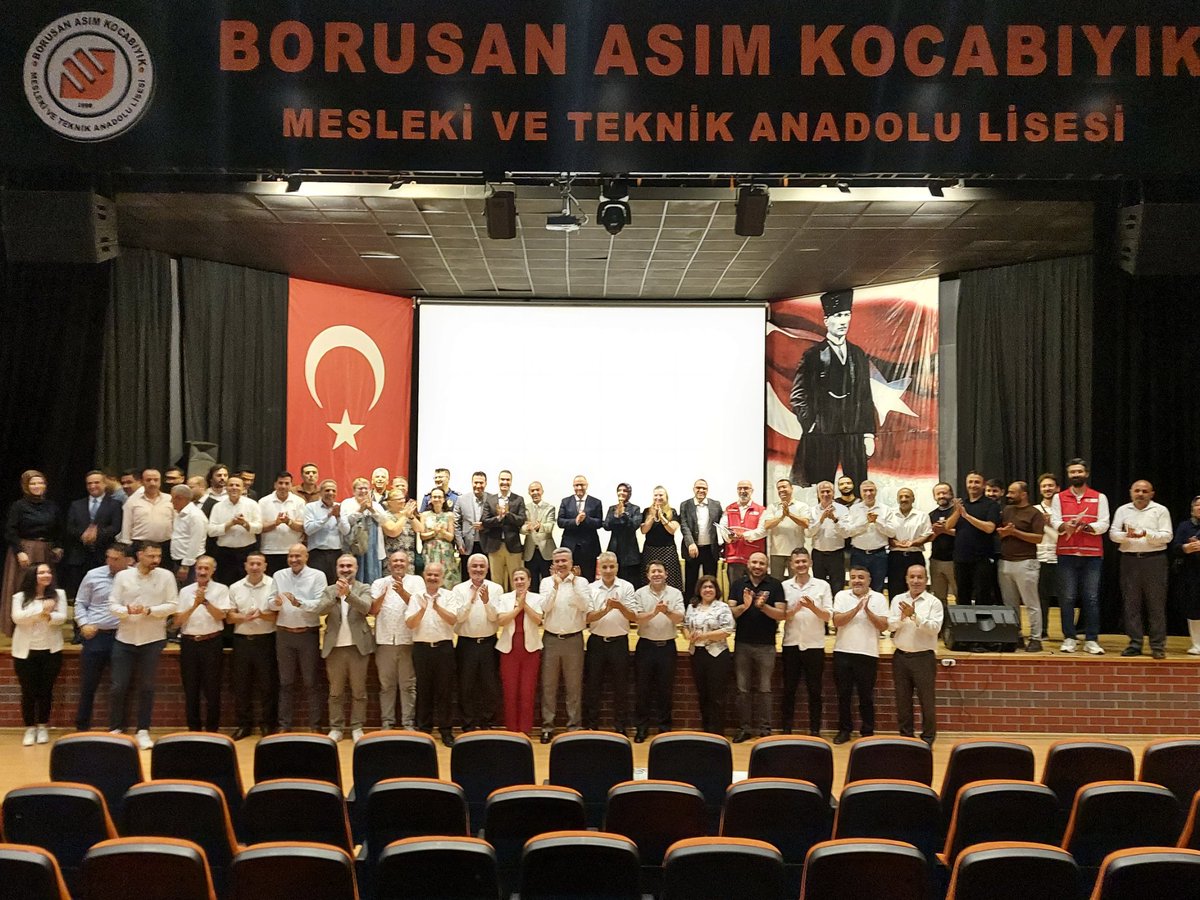 esenyurtmem's tweet photo. Esenyurt Muhtarlar Toplantısı, Kaymakamımız Sayın Fatih Çobanoğlu'nun başkanlığında İlçe Millî Eğitim Müdürümüz Tayfun Özyolcu, daire amirlerimiz ve mahalle muhtarlarımızın katılımlarıyla Borusan Asım Kocabıyık Mesleki ve Teknik Anadolu Lisemizin ev sahipliğinde gerçekleştirildi.

@tcmeb @Yusuf__Tekin @tcesenyurt @CobanogluF @istanbulilmem @MucahitYentur @TayfunOzyolcu @BORUSANMTAL