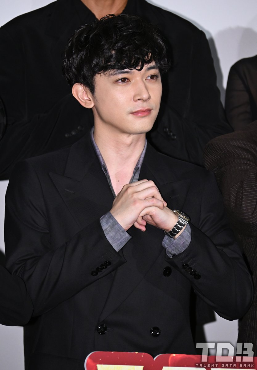 talent_databank's tweet photo. 映画『キングダム 魂の決戦』
初日舞台挨拶

吉沢亮、大先輩が全員ひざまずく圧巻のシーンを回顧
「震えが止まらなかった」

緊張感あふれる現場に感謝も語る
「日々成長させてもらってます」

▼詳細はこちら
https://t.co/n01PkeJKXe

#キングダム #吉沢亮 https://t.co/7UHMs2ak4n