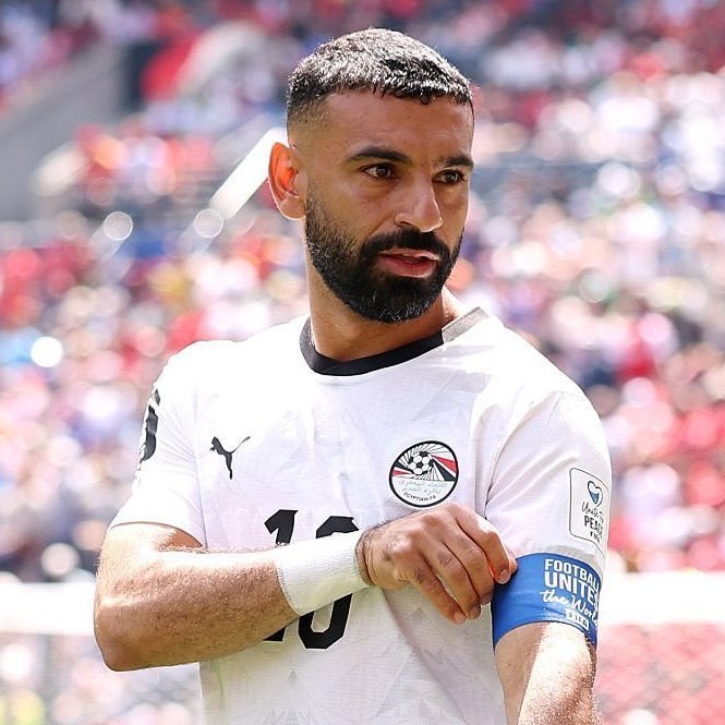Transferhaber6's tweet photo. 🚨 | Beşiktaş yönetimi, Mohammed Salah ile görüşmeleri ileri seviyeye taşımaya çalışıyor. 

Salah, Beşiktaş'ın ilgisinden memnun. (Sercan Dikme) https://t.co/6nro3wPWqx
