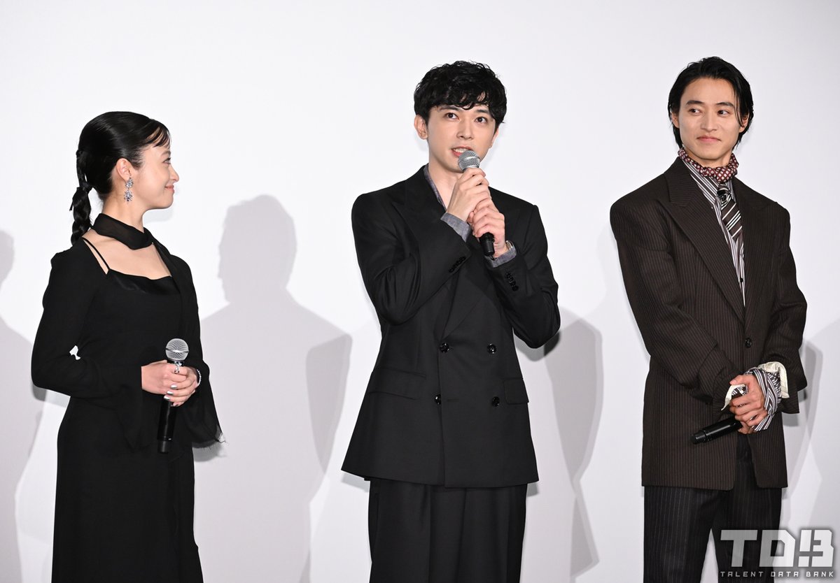 talent_databank's tweet photo. 映画『キングダム 魂の決戦』
初日舞台挨拶

吉沢亮、大先輩が全員ひざまずく圧巻のシーンを回顧
「震えが止まらなかった」

緊張感あふれる現場に感謝も語る
「日々成長させてもらってます」

▼詳細はこちら
https://t.co/n01PkeJKXe

#キングダム #吉沢亮 https://t.co/7UHMs2ak4n