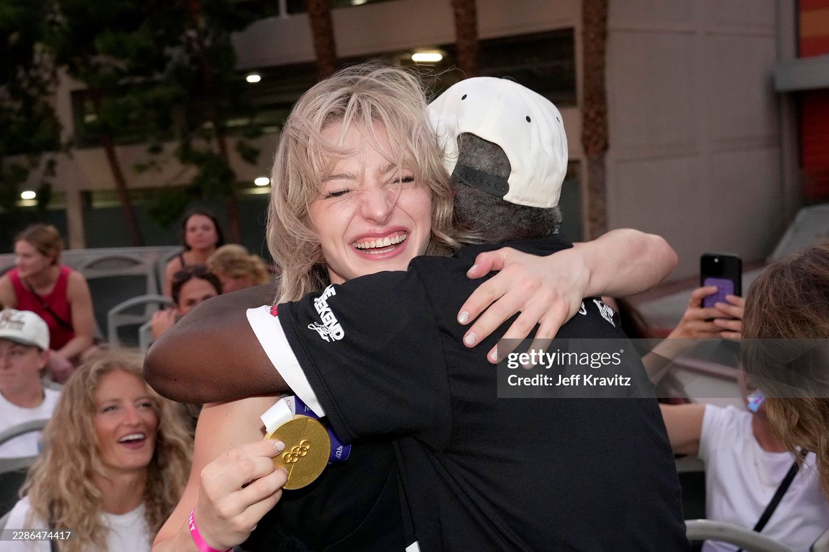 thebladeangels's tweet photo. Amber Glenn and Flavor Flav pose for a photo during the parade on the Las Vegas Strip at Flavor Flav’s SheWeekend ✨
📷: Jeff Kravit | Getty Images
#amberglenn #figureskating #sheweekend #iceskating #teamusa https://t.co/C7pZxJum7J