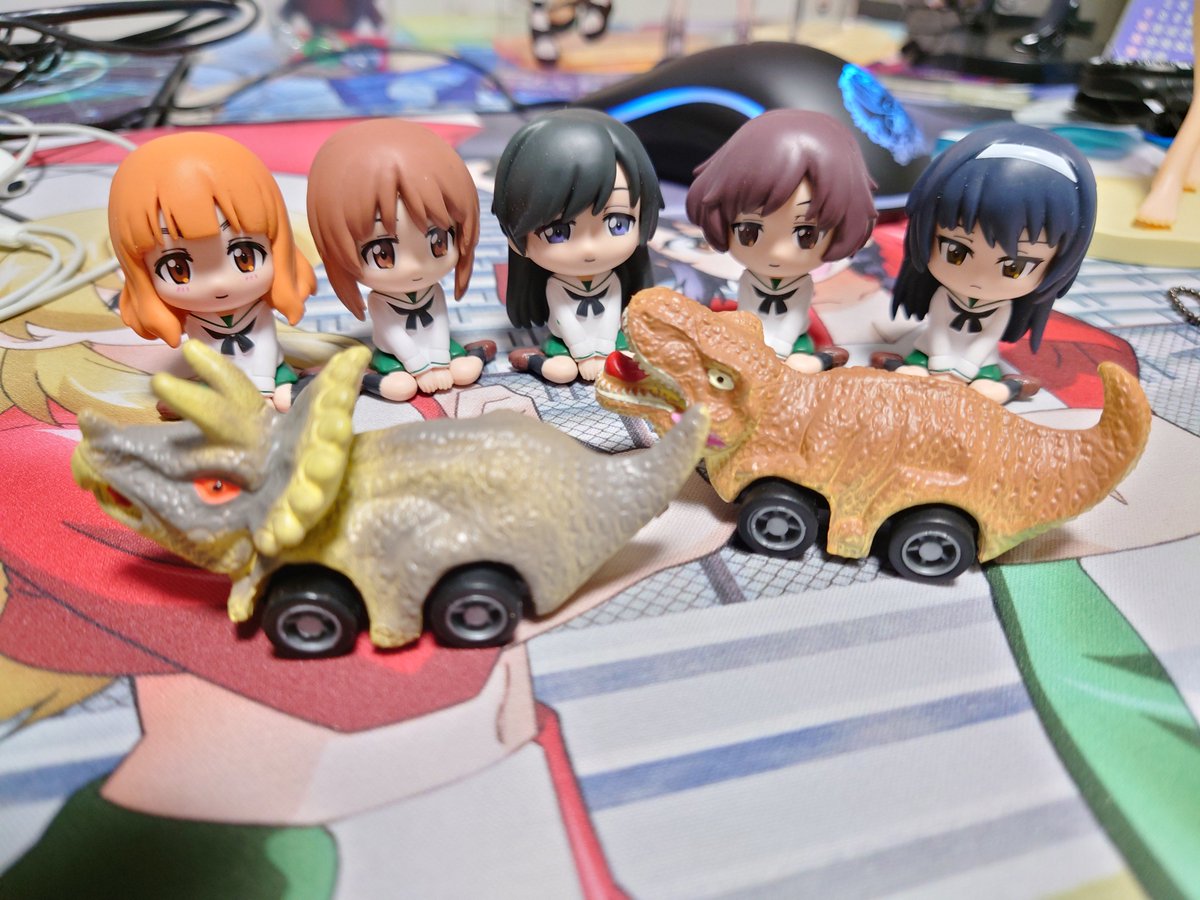 TWITCH_ALLELENA's tweet photo. くらげるげさんにセリアにあると教えていただき、3軒目でようやく発見に至りました!!
ちょっとシュールで可愛い!!

…あとなんかすげえ強そう。
ガルパン劇場版で他校と一緒に参戦して来たら、たいして苦戦せずに大学選抜チームに勝ちそうではある。 https://t.co/D522Y6J5x8