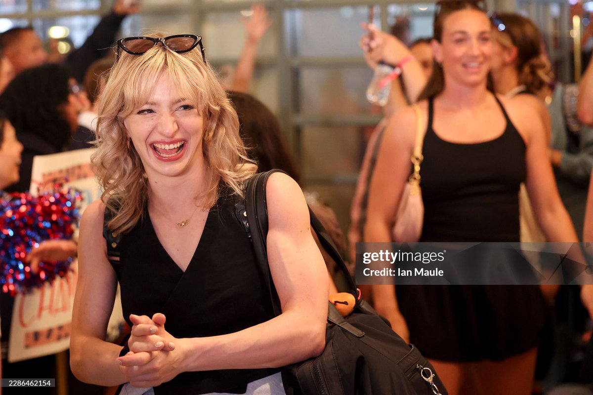 thebladeangels's tweet photo. Amber Glenn arrives at Park MGM for Flavor Flav’s SHE Weekend in Las Vegas ✨
📷: Ian Maule | Getty images
#amberglenn #figureskating #sheweekend #teamusa https://t.co/bsjETXNJHa