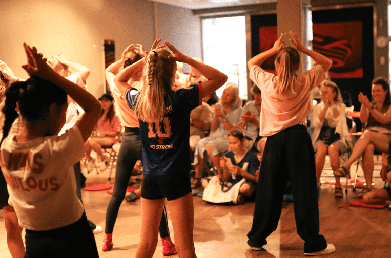 Haarlemupdates's tweet photo. Creativiteit en nieuwe vriendschappen: gratis zomerkampen van Stadsschouwburg Haarlem groot succes: Ben je op zoek naar een leuke en creatieve activiteit voor de kinderen tijdens de… https://t.co/1w5zT1JV8a #theater #kids #Stadsschouwburg #vriendschappen #zomerkampen https://t.co/P4hlwxqFR0