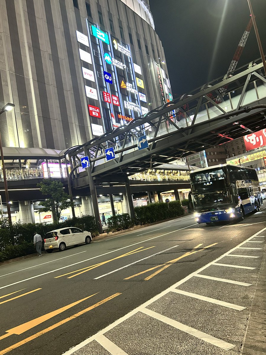 jackqueen21's tweet photo. 久しぶりに夜行バス乗って何処かへいきたい。

みなさま良い週末を〜 https://t.co/p0zSQkzdLT