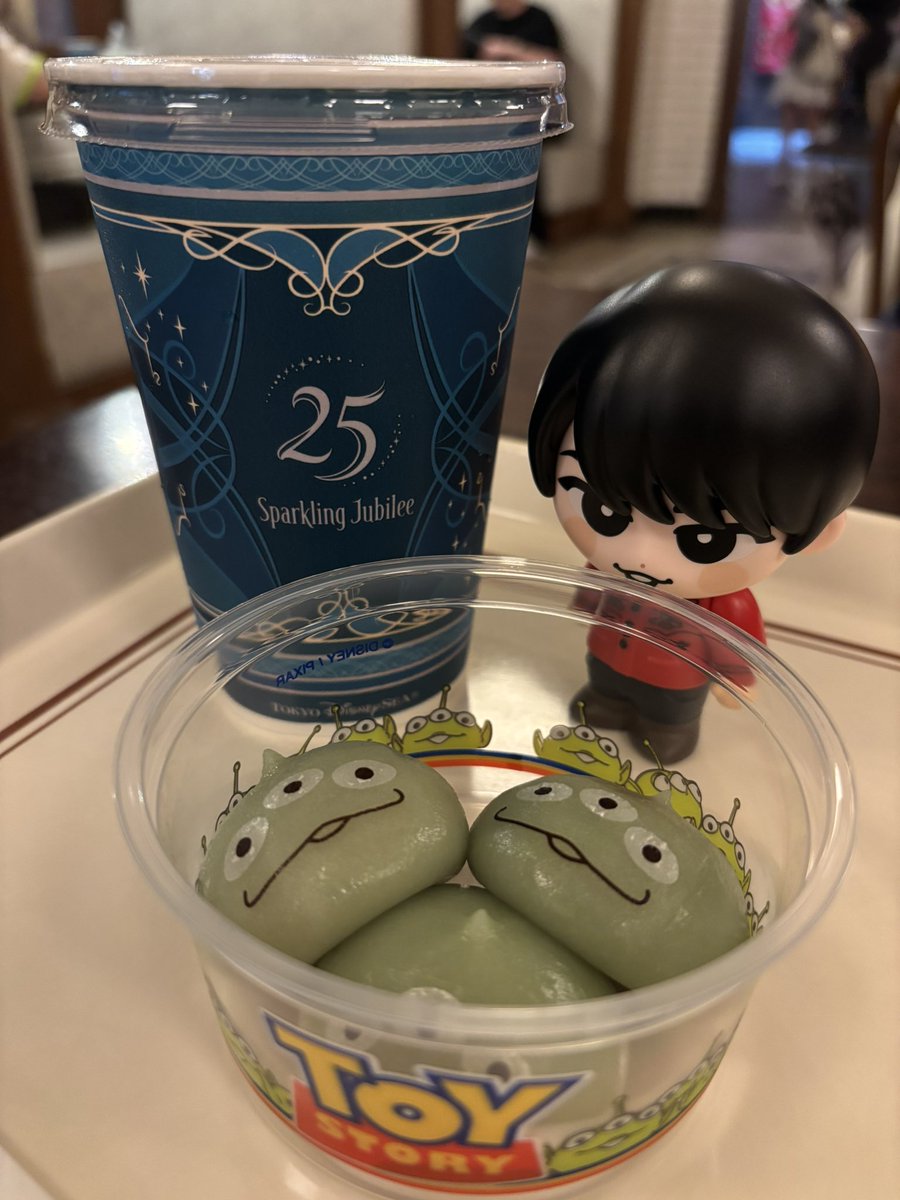 XxloveRed's tweet photo. ディズニーSEA のジュビリーブルー
舘様を添えて https://t.co/RcKVWmI0RC