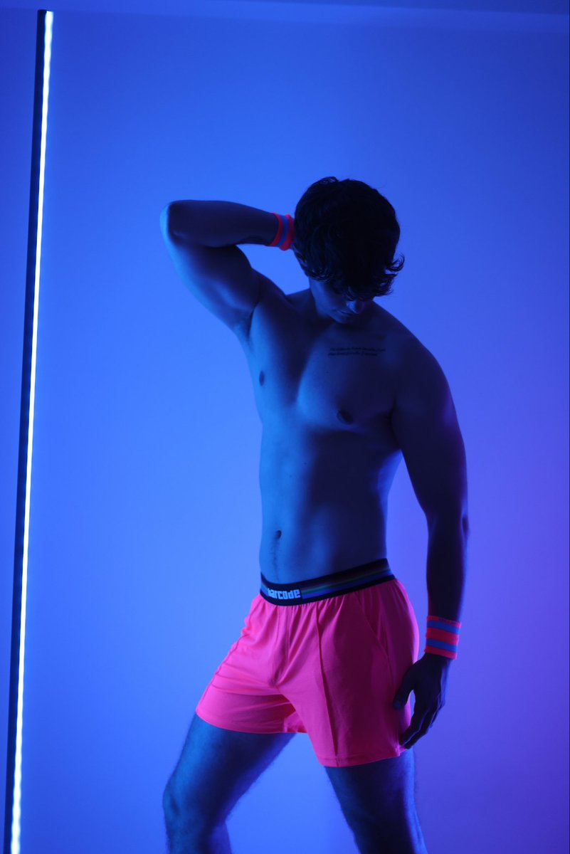 Tylerdtx7's tweet photo. Neon lights shoot 💜💙
#gayman #gay #model https://t.co/35b8w75CX4