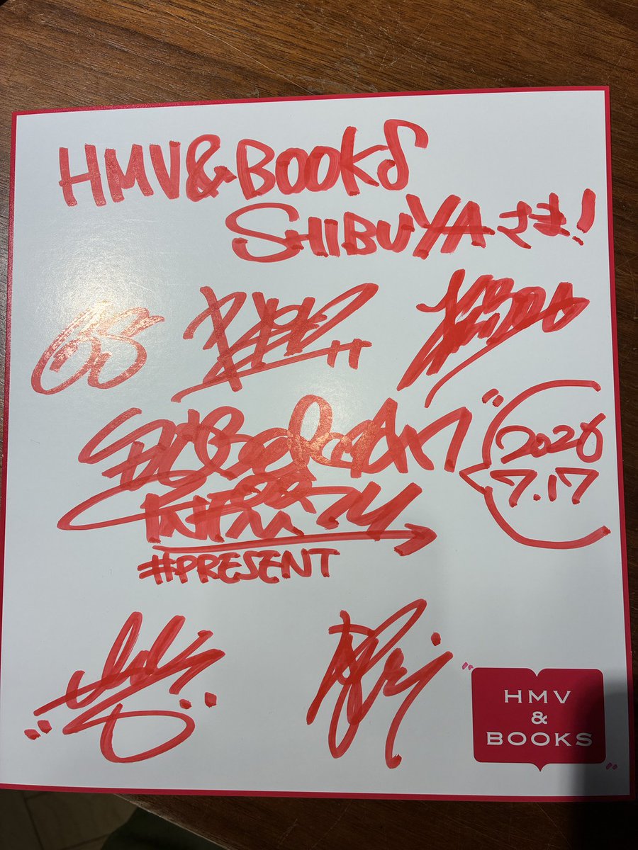 HmvBooksShibuya's tweet photo. 【#DOBERMANINFINITY】
本日はDOBERMAN INFINITY NEW EP『PRESENT』
リリース記念 店長就任イベントにご参加いただきありがとうございました🌟
イベント終了後にお写真📸&amp;サイン✏️をいただきました✨
また是非よろしくお願いします🎶 https://t.co/7whlpcCkPU
