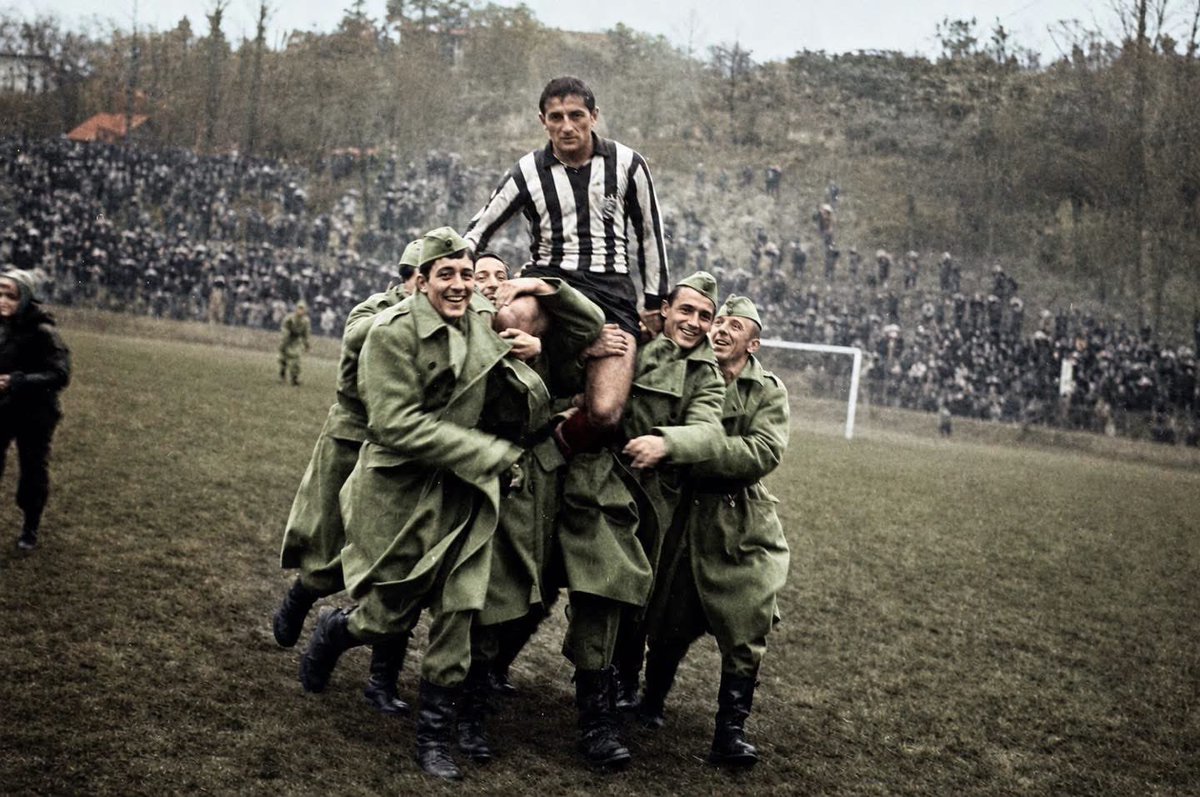 PartizanRetro's tweet photo. Rane smo ti lečili, na rukama te nosili, u bolu i u radosti, Grobari smo ostali! https://t.co/SCkLgmWXDM