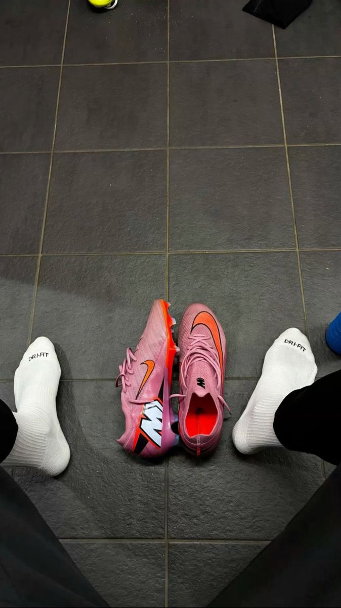 Scarlet457782's tweet photo. ถอดออกมาคิดว่าอับหรือไม่อับคับ 👅⚽ #ขายถุงเท้า #ดมถุงเท้า #ทาสเท้า #ขายคลิปชักแตกเห็นหน้า https://t.co/A8LUM4vWYY