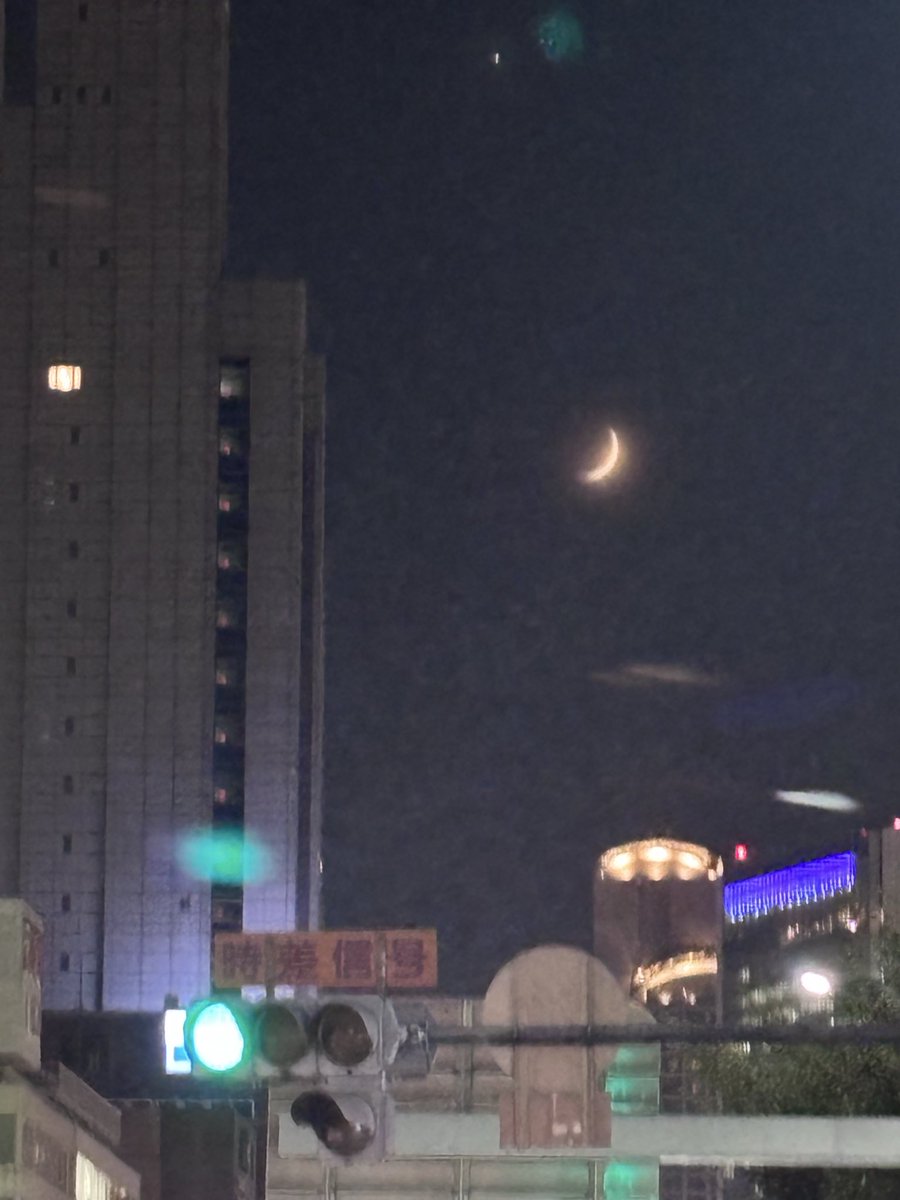 Kuppe9350's tweet photo. 大きな三日月🌙 https://t.co/uCZdyaTeAf