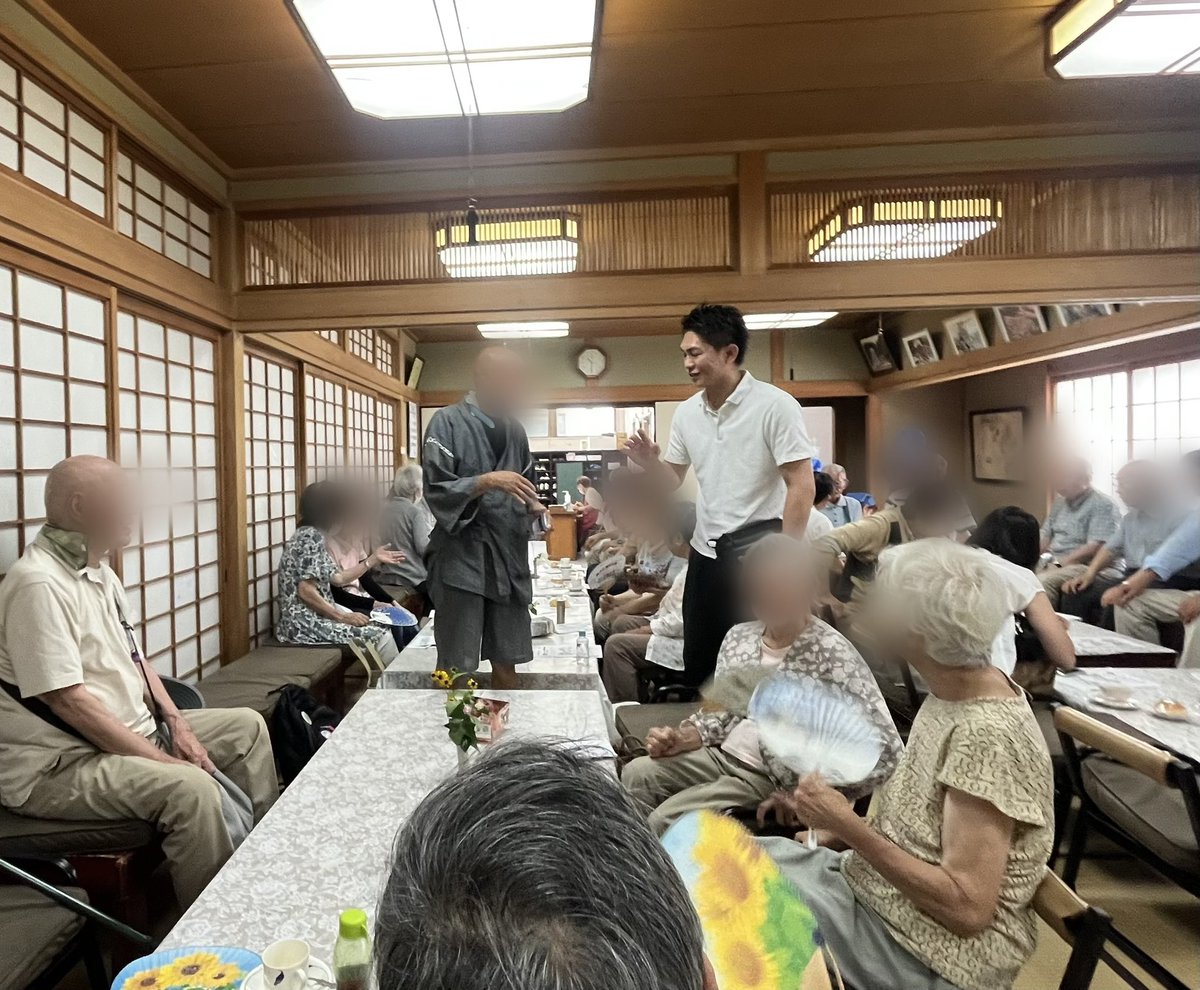 Kuroda_masaki_'s tweet photo. 本日は松木市議と南野田ふれあい喫茶に参加しました✨

地域の皆さまとの会話を通じて、笑顔あふれるひとときを過ごすことができました😊

#黒田まさき #衆議院 #大阪16区 #維新 #堺市 #東区 https://t.co/pZYBgggvFf