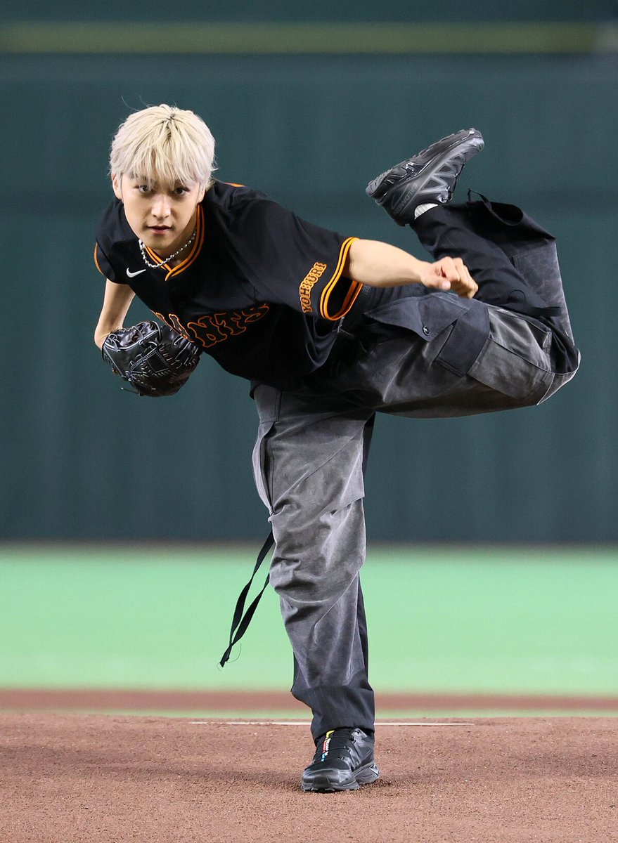 natalie_mu's tweet photo. STARGLOW・KANON
憧れの東京ドームで始球式⚾️
ノーバウンド投球で球場沸かせる💫
https://t.co/72EE4ZgSIB

「ジャイアンツ愛をお見せできた」

#STARGLOW #giants https://t.co/kkul01RRvQ