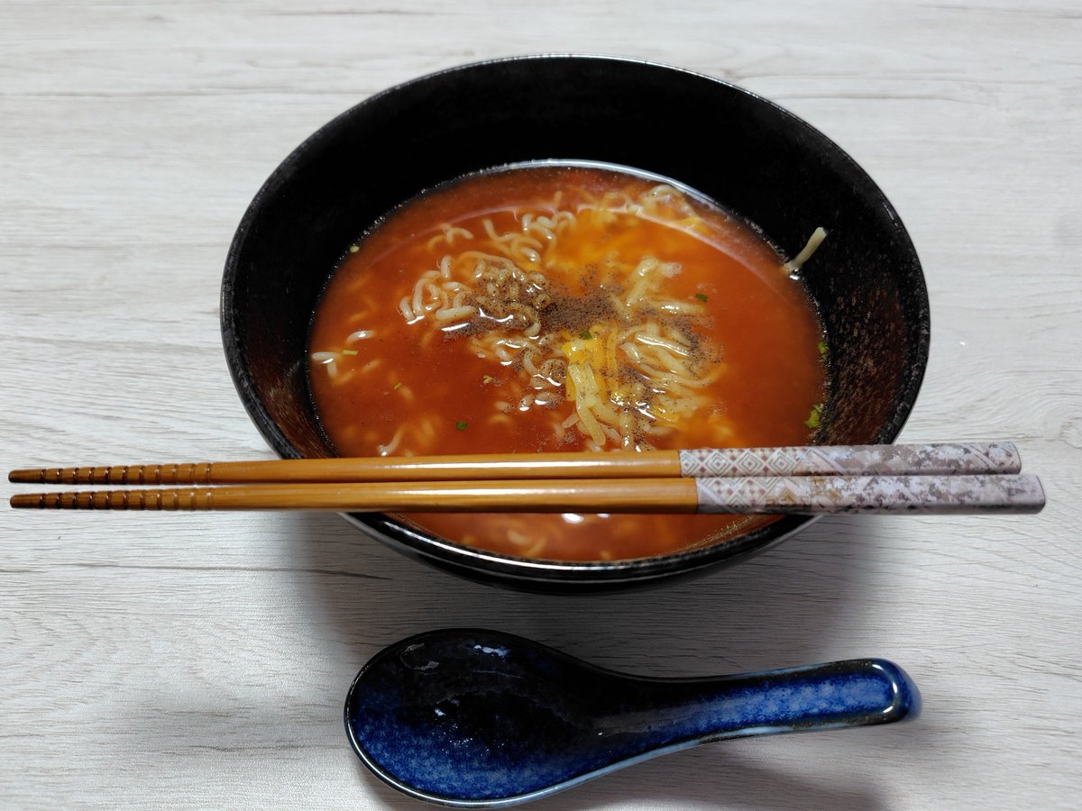 warabi_rabbit64's tweet photo. トマトピューレが余ったので、醤油ラーメンに入れてみる。チーズトッピングでさらに美味しくなりました🍅🍜🧀 https://t.co/yopEGw8Yrp