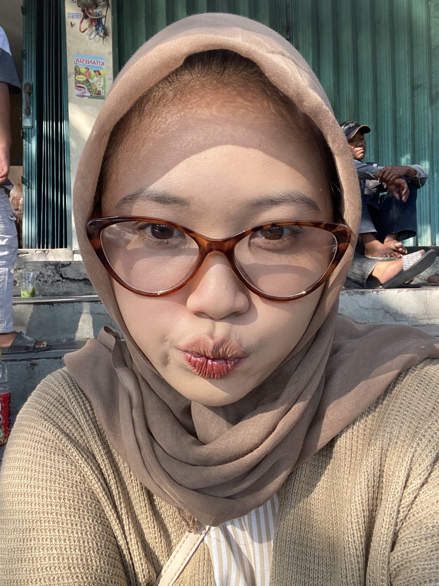 ourenciere's tweet photo. cocok make item apa make bening si:( https://t.co/Mo2wS7tzXY