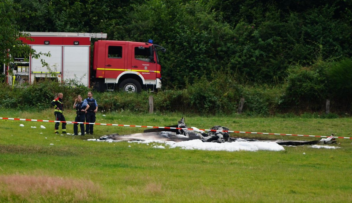 ivancp25's tweet photo. #AccidenteAéreo mortal de #Cessna #F152 II (D-EJCP) que se ha estrellado cerca del Aeródromo #Mengeringhausen (EDVG), cerca de #BadArolsen, Waldeck-Frankenberg, #Alemania 🇩🇪. El único fallecido, el piloto, que quedó totalmente destruida. Bajo investigación. 1 muerto. 16-07-26 https://t.co/c2o4AxwBy4