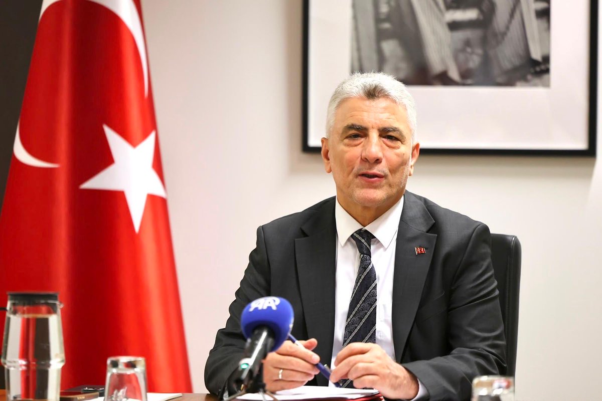 omerbolatTR's tweet photo. Brüksel temaslarımız kapsamında ülkemiz çatı kuruluşları TİM, DEİK, TOBB, TÜSİAD, TÜRKONFED ve KAGİDER’in Brüksel’de yerleşik temsilcileri ile bir araya geldik.

​AB kurumları ve iş dünyası ile temaslarımızı birlikte değerlendirdik; AB’nin son dönem yatırım, sanayi ve ticaret politikaları ışığında Gümrük Birliği’nin işleyişini ve Türkiye-AB ilişkilerinin geleceğini ele aldık.

Köklü ve çok katmanlı Türkiye-AB ilişkilerinin daha da geliştirilmesi için her zaman olduğu gibi her sahada birlikte ve etkin varlık gösterme konusundaki kararlılığımızı teyit ettik.