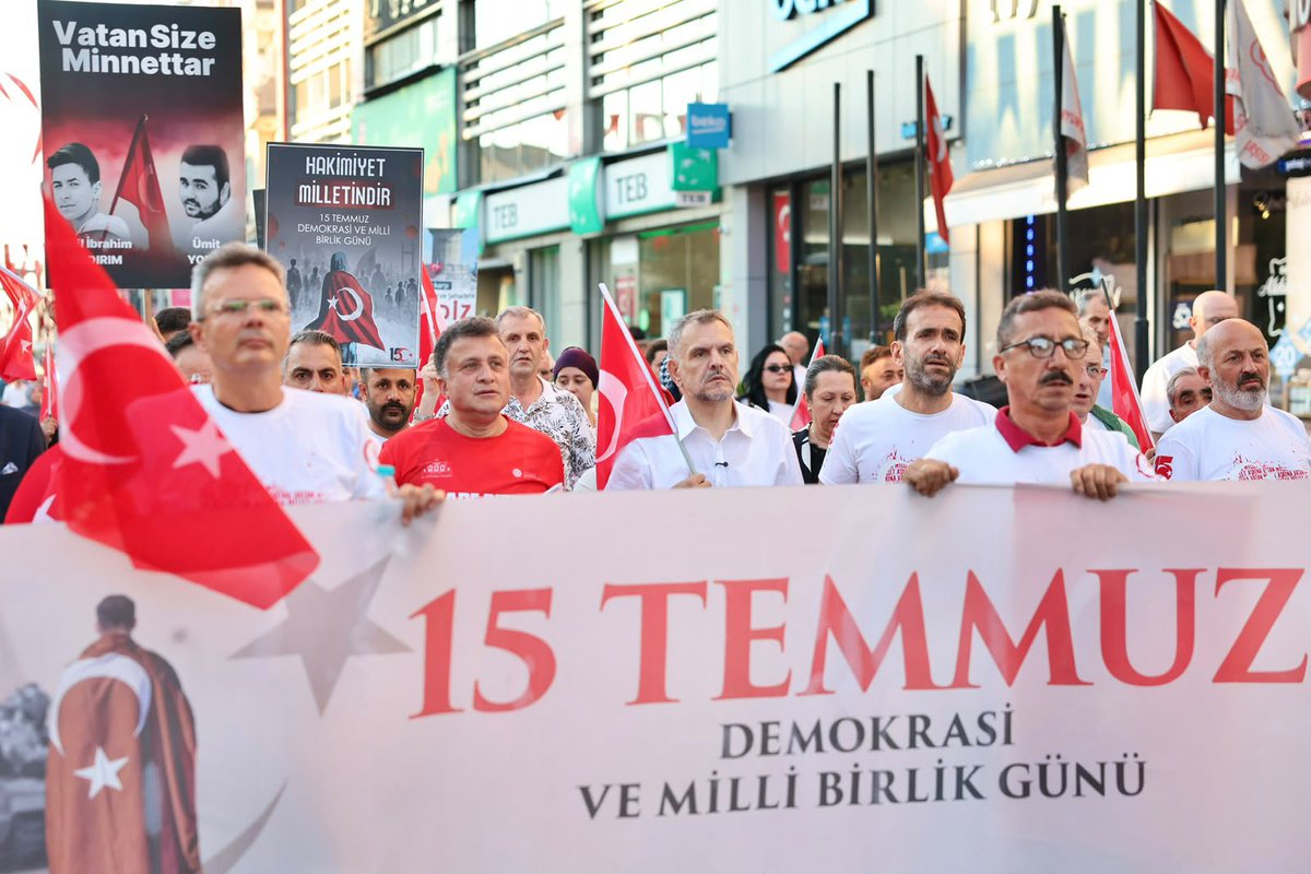 gphabercom's tweet photo. 15 Temmuz’un 10. yılında Bayrampaşa tek yürek oldu https://t.co/iBCqMDZ1xy https://t.co/KeTKPgHKcu