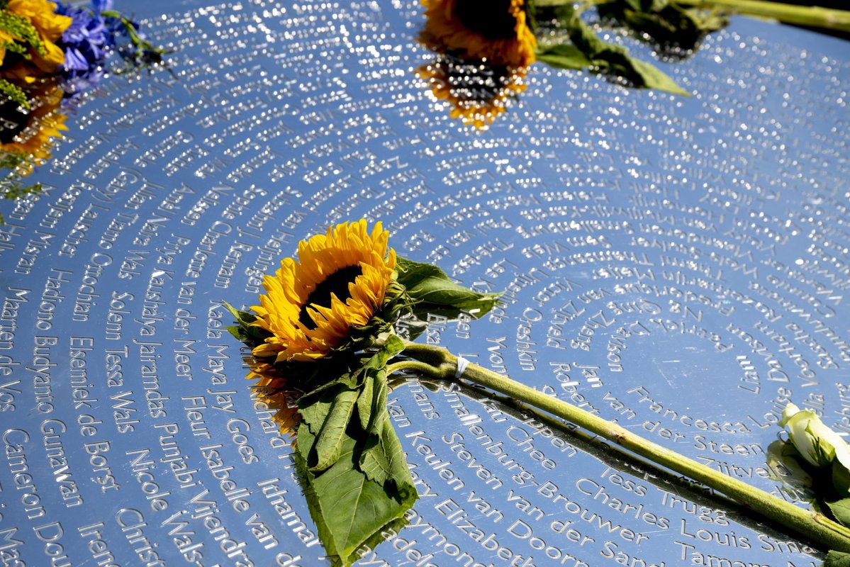 Ania_In_UA's tweet photo. Hard to belive it's been 12 years since the downing of Flight MH17
It was a clear, warm summer day exactly like today. The russians started bragging that they shot down a "Ukrainian bird". Then bodies of civilians were discovered scattered across sunflower fields.
298 lives lost. https://t.co/gmHKSPXiyz