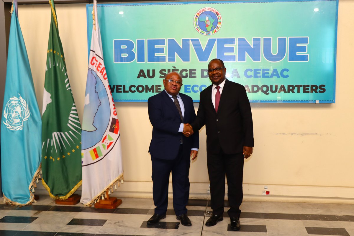 UNOCA_NEWS's tweet photo. Le Chef de #UNOCA, @souefmo_elamine, a eu une séance de travail avec le Pdt de la Commission de la @CEEAC_ECCAS, Ezéchiel Nibigira. Ils ont discuté de la coopération entre leurs institutions et rappelé l'importance d'une synergie d'actions pr la paix & la stabilité dans la région https://t.co/Omu4yUyZJv
