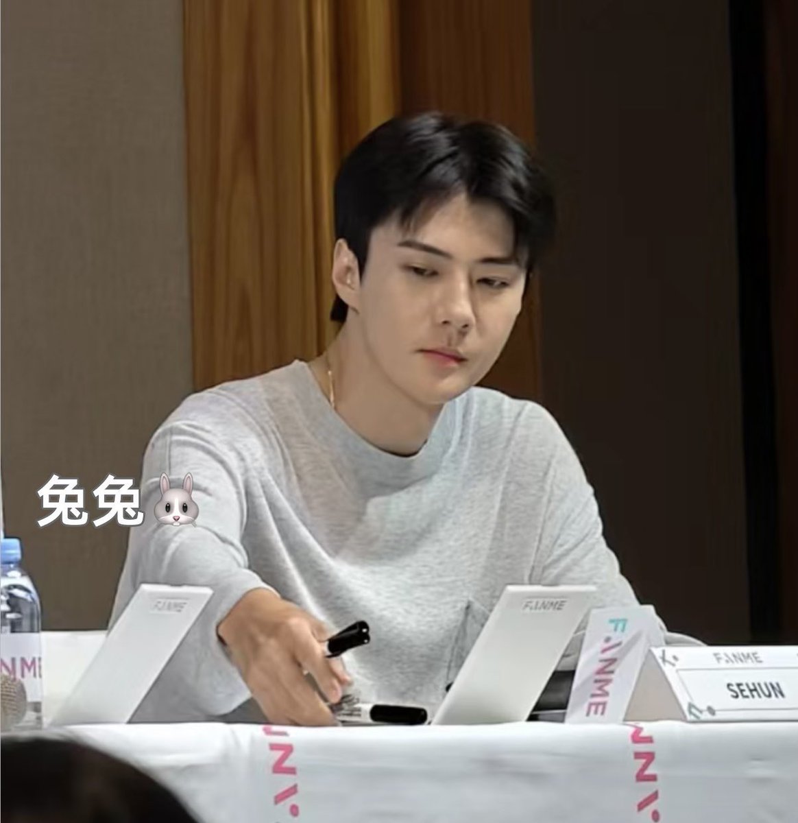 xunhuas's tweet photo. Sehun at EXO’s offline fansign today‼️🫠 https://t.co/RCp2Hqqrxp