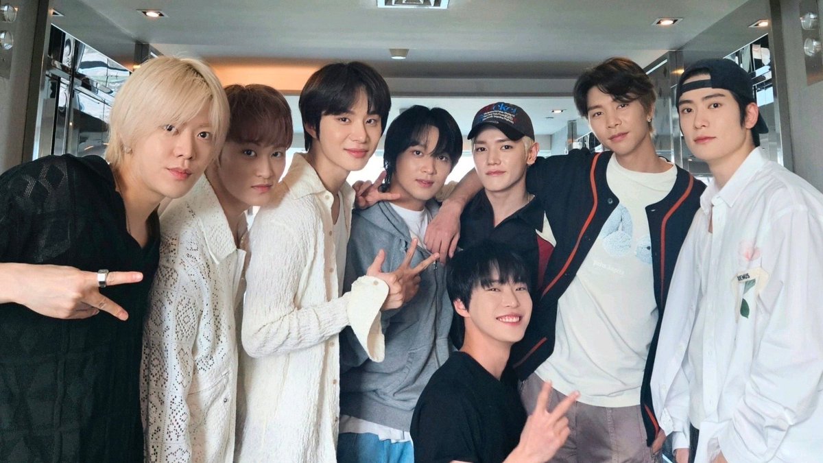 ibetxu's tweet photo. My balikbayans!!!! OUR PINSANS!!!! 

BRING THE REDLINE TO MANILA
#BringNCT127ToManila https://t.co/Gv7YzmpLke