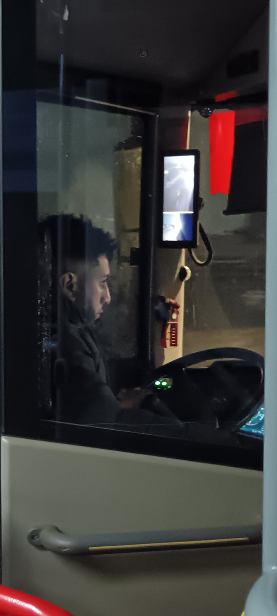 dany221019's tweet photo. Al chófer de la G23  qué va de la pintana al metro el pino patente bUSSFWZ76 denle un bono porque va subiéndose a la vereda a tomar a la gente ya que  los paraderos no se veen por gabriela con av México  por el agua, no a dejado a nadie tirado
@Red_Movilidad https://t.co/D9d9Sna5SE