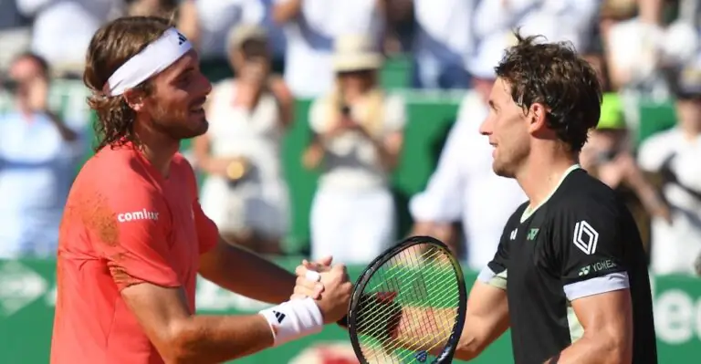 lequotidien509's tweet photo. Casper Ruud s’impose de justesse à Gstaad face à Faria : « J’ai dû me battre très fort ». Le Norvégien poursuit sa route au Swiss Open. #lequotidien509 #haiti #diaspora #Tennis #ATPTour #SwissOpen https://t.co/cSR3UKc1qM