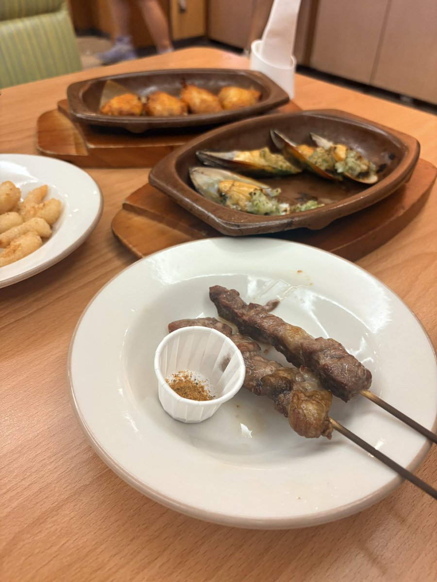 TenQ109T's tweet photo. サイゼのいい所
安くて美味い🥰

サイゼの駄目な所
ナイフが切れない😡

ノコギリの様にギコギコしなきゃ切れないのマジでストレス😩 https://t.co/HTtNc7u1lR