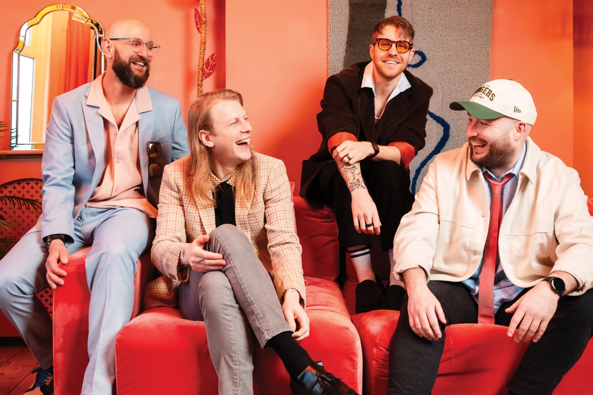 Rock Sound tweet media