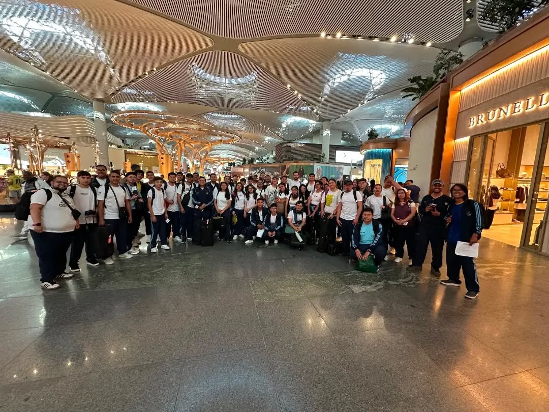 CaracolRadioTun's tweet photo. La Banda Sinfónica de #Tibasosa ya está en Estambul, Turquía, camino hacia el "Mundial de Bandas" en Kerkrade, Países Bajos, y el World Orchestra Festival en Viena, Austria. https://t.co/IhYWNZ3xKo