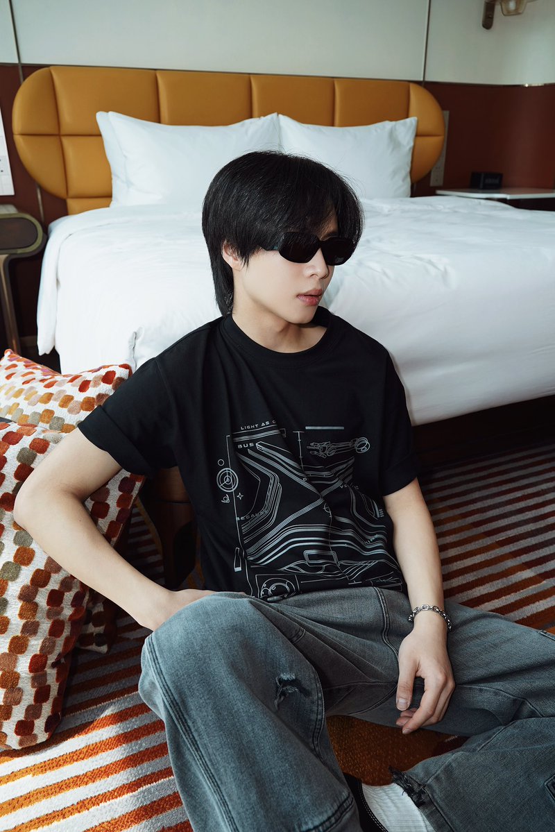 PYPAWNUN's tweet photo. คือถ้าไม่ซื้อนี่รู้สึกผิดละ แต่ซื้อแล้วจ้า ใส่แล้วจะเท่เฟี้ยวแบบจั๋งมั้ยยยย
#JUNGT #BUSLoverLoserEP3
#onRepeatwithBUS
#BUS_รักมักยาก https://t.co/PKbGWbO5Lk