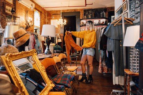 AshimaJain007's tweet photo. There’s cash hiding in your closet and old, forgotten drawers. https://t.co/3egsj3bOl4 https://t.co/PiVd3CxTDR