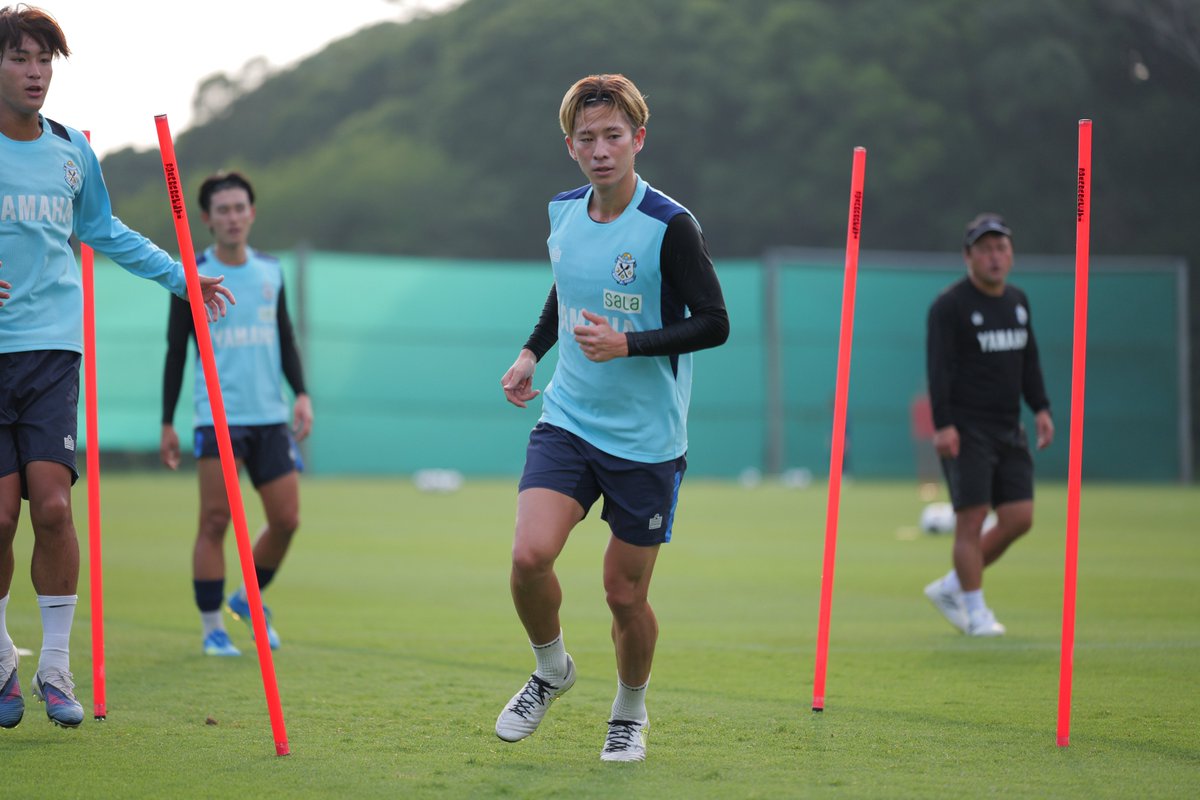 Jubiloiwata_YFC's tweet photo. 𝗢𝗠𝗔𝗘𝗭𝗔𝗞𝗜 𝗖𝗔𝗠𝗣 🌊
💪 | 𝗧𝗥𝗔𝗜𝗡𝗜𝗡𝗚

御前崎キャンプ初日のトレーニング。

#静岡カントリー浜岡コースアンドホテル
#ジュビロ磐田 https://t.co/BRbxlnHBrF