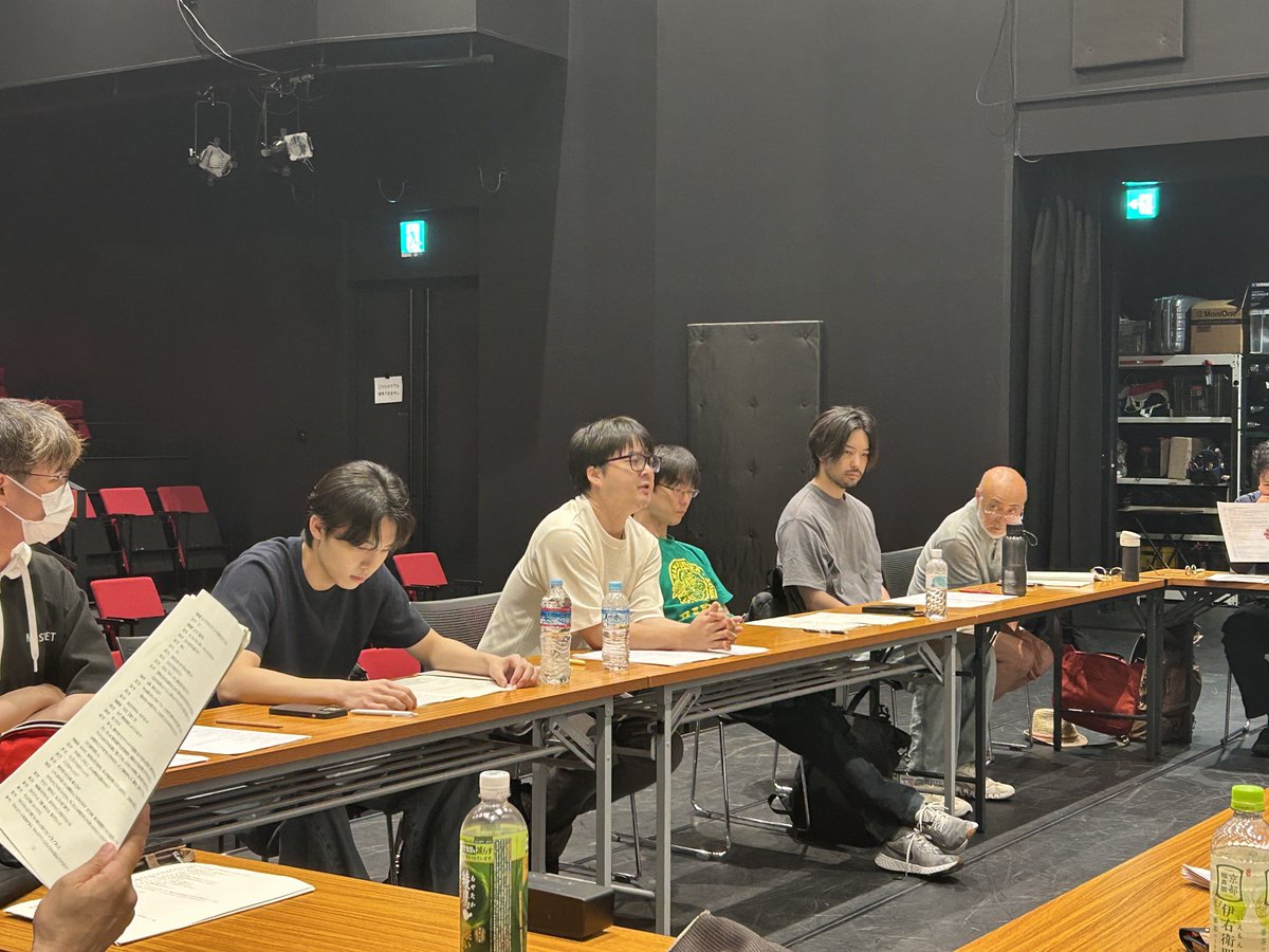 KITA8_THEATER's tweet photo. #ジョブキタ北八劇場 シリアスシリーズ
🍂🎓『12人の怒れる男』🎓🍂

本日は読み合わせ⚡️
緊張感のある稽古が続いています！

🚨間もなく前売り完売
9/19（土）18:30

⚠️残席数少なくなっています！
9/13（日）14:00
9/20（日）14:00

#12人の怒れる男 

🔻チケット絶賛発売中
https://t.co/lcJ8XwTCxl https://t.co/Rnxg0gXV7N