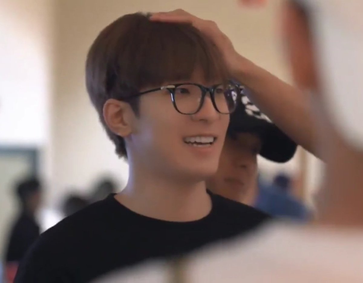 deedee_kun's tweet photo. Remember when Dokyeom:

- Photo-dumped a bunch of  Wonkyeom + WW pics
- ​Told WW to eat lots, adding that he was eating while thinking of him
- ​Sang the bday song while hugging him, then patting his head

All on the same day. He made sure Wonwoo felt loved on his special day 🤍 https://t.co/Q00Ykoofgy