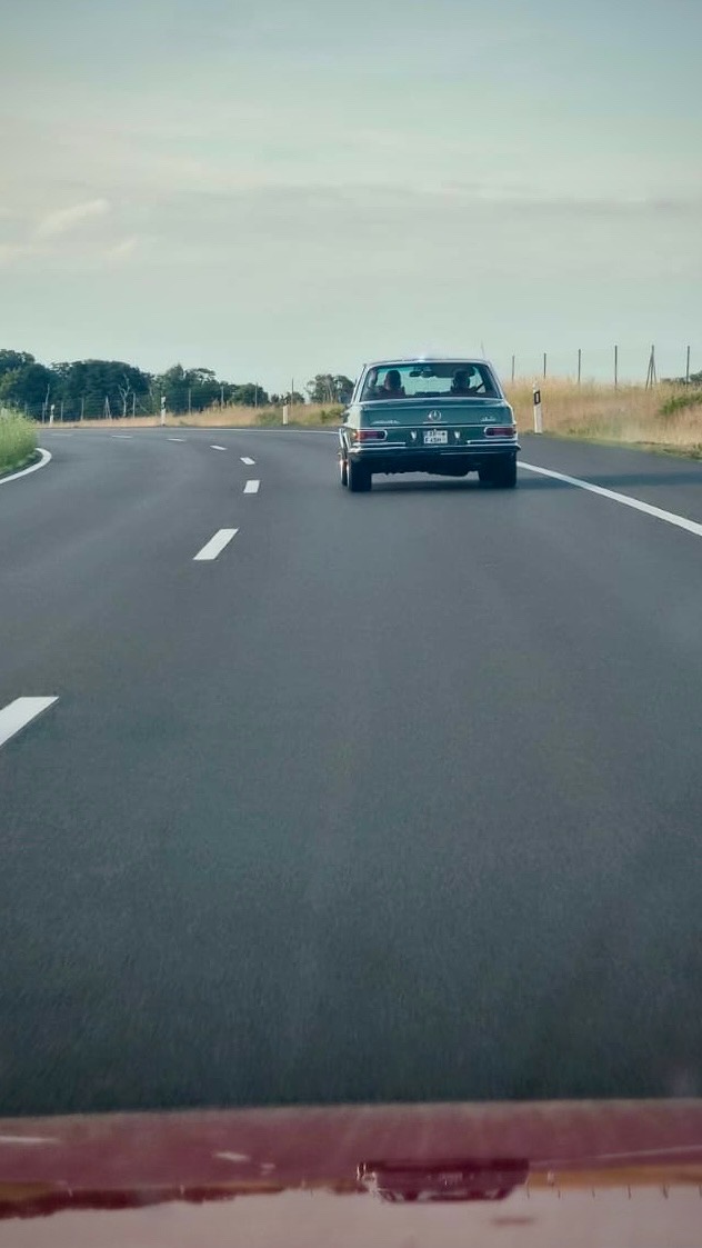 pixelclipper's tweet photo. @ute_schlieper es gibt wunderschöne alte Autos, mit echten Knöpfen, ohne piepen und ganz viel Fahrspass 😍 https://t.co/tz68LAobws