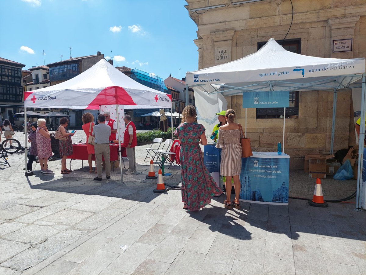 crecyl's tweet photo. Este viernes, y dadas las altas temperaturas, desde Cruz Roja en León y @AguasdeLeon, con la colaboración del @LeonAyto, se ha celebrado una actividad de sensibilización para ayudar a la población a prevenir los efectos del calor extremo. @Veolia_Es🌡️ En guardia contra el calor https://t.co/wsxLde9EvQ