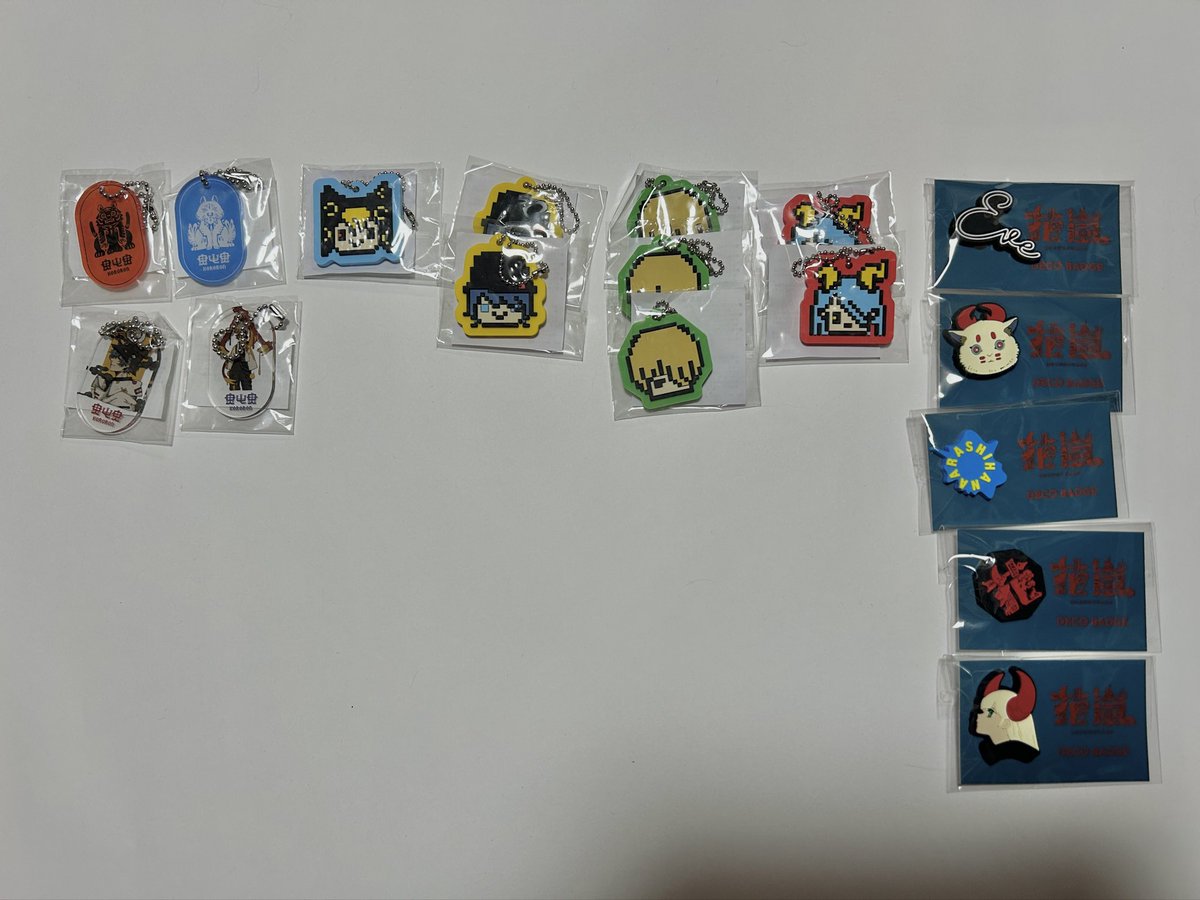 Ruka_11797's tweet photo. こちらも買い取りたい方探しております！
譲　Eveくじ　画像のもの
求　800〜300円
斜線は在庫なしです
Zepp羽田でお取り引き可能です https://t.co/UcbgyTn2R6