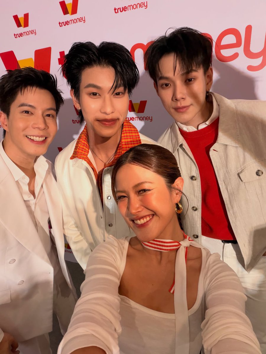 DAOUOFFICIALFC's tweet photo. 17072026 || IG Update : faunglada

“True money แตะจ่ายได้แล้วนะคะ🧡 ไม่ต้องผูกบัตรเครดิตก็แตะจ่ายได้ และใช้ได้ทั่วโลกที่มีเครื่องรับชำระ EDC สะดวกไปอีกขั้น

Thanks for having me ka :) แฟนคลับน้องๆต้าห์อู๋ ออฟโร้ดแน่นมาก และน่ารักมาก และคุณแบมมืออาชีพเหมือนเดิมมมมาก”

TrueMoneyTAP FORWARD DAOUOFFROAD

#TrueMoneyxต้าห์อู๋ออฟโรด

(1/2) 

#ต้าห์อู๋ #DAOU #oueiija @oueiija
#ต้าห์อู๋หอหีบการันต์ 
#ไดโน่ของต้าห์อู๋🦋
